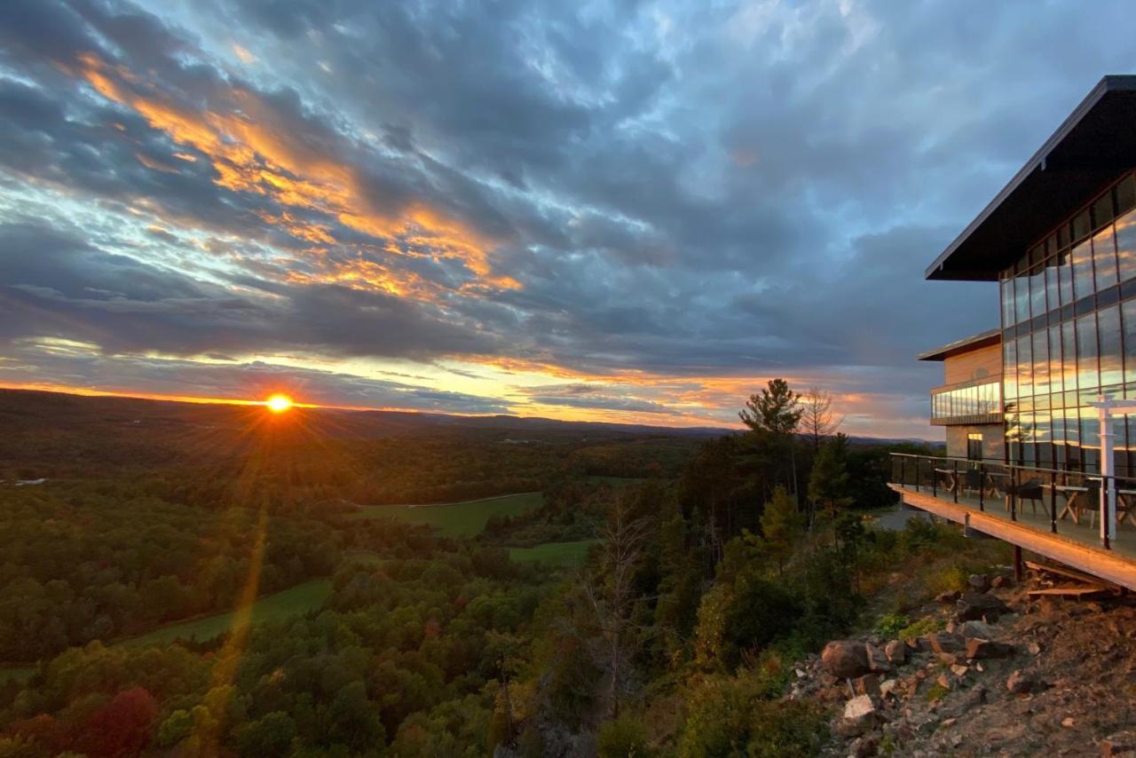 Auberge De La Montagne Coupee Saint Jean De Matha 외부 사진